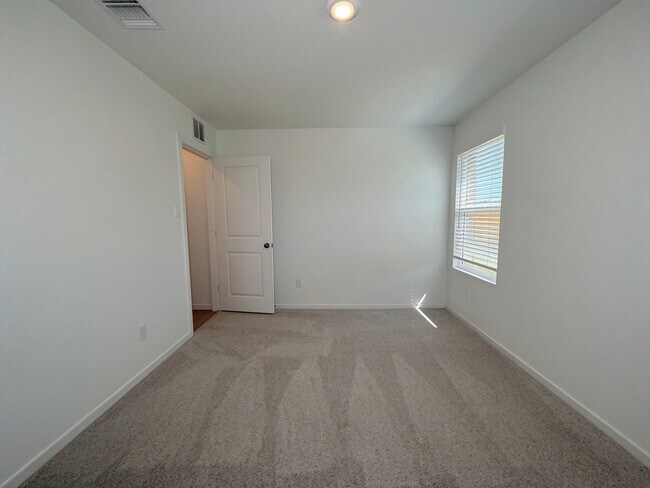 Building Photo - 401 Meadows Ln