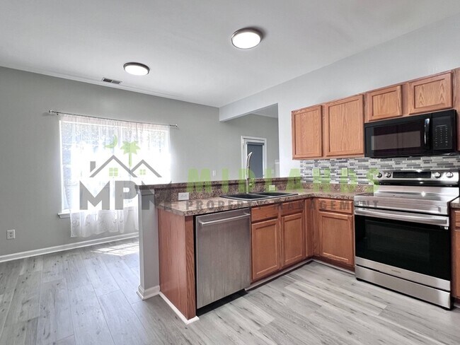 Building Photo - 523 Whitewater Dr