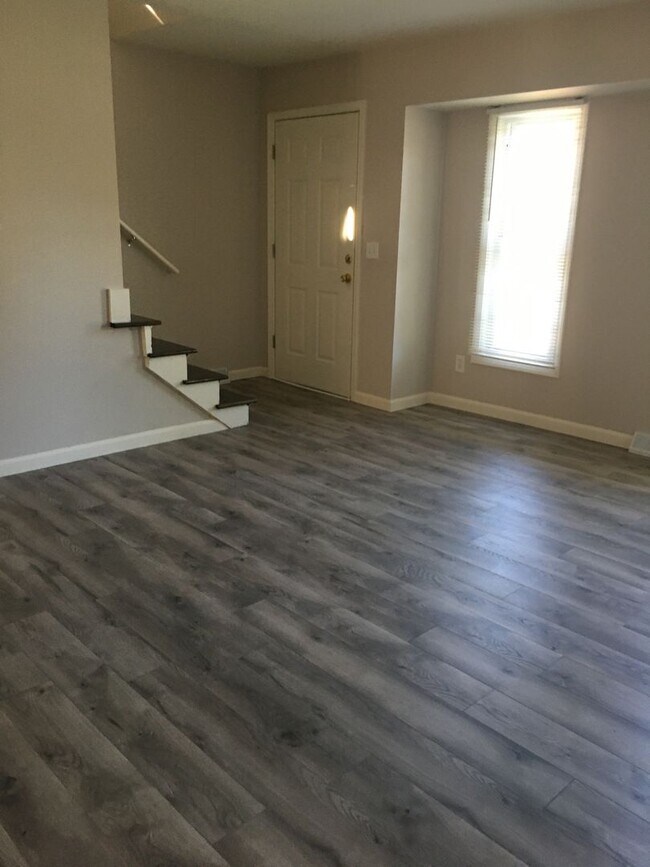Building Photo - COMING SOON!!! 3 Bedroom, 2 Bath, 2 Car Garage. Newly  Remodeled