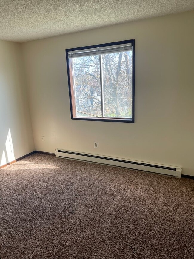 Building Photo - 2 Bedroom Duplex in Spokane Valley **Avail...