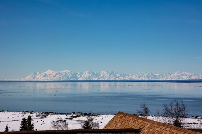 Building Photo - Downtown Anchorage Two Bedroom Two Bath wi...