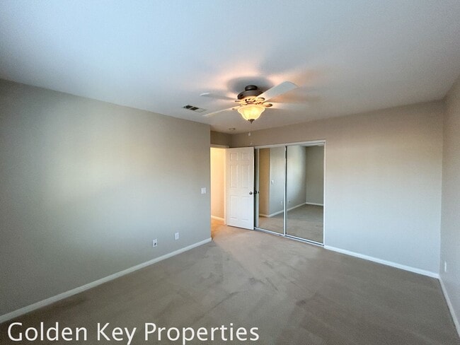 Building Photo - Beautiful Executive home located in the Ra...