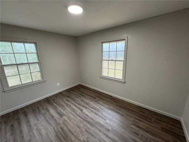 Building Photo - 4734 Clarendon Dr