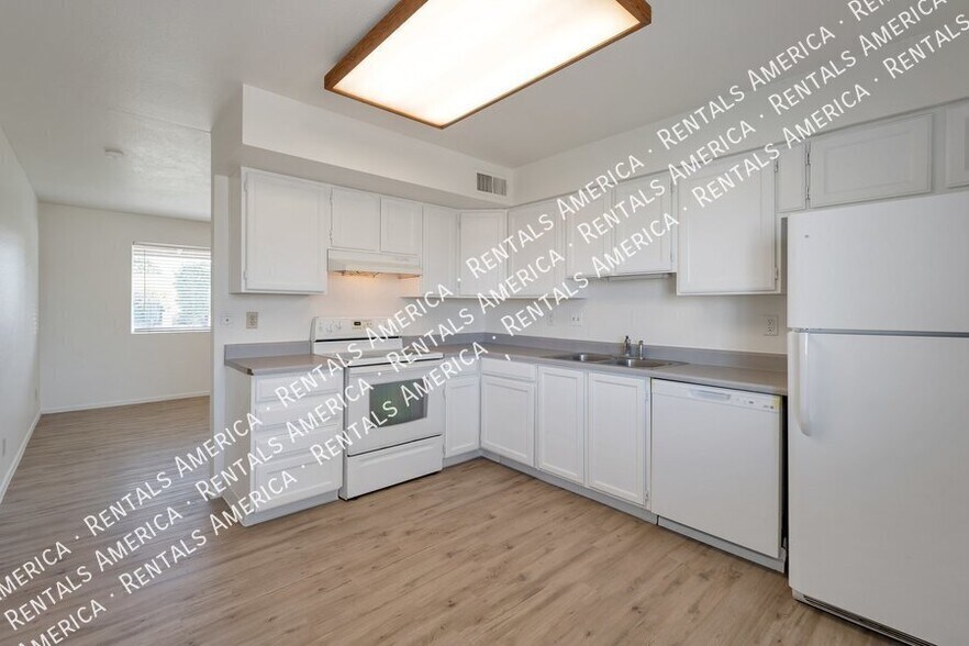 Building Photo - 2074 W Butler Dr
