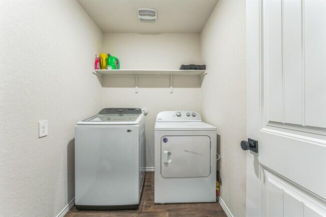 Building Photo - 821 Bahia Pl