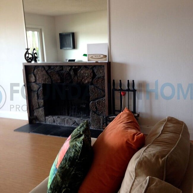 Building Photo - 707 S Eliseo Dr