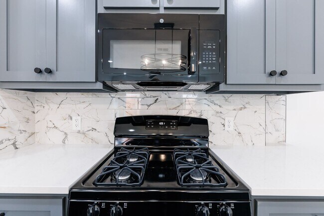 Building Photo - 1704 Elkhart Ave