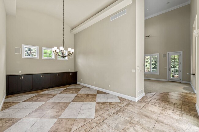 Building Photo - 11 Sommerset Cir