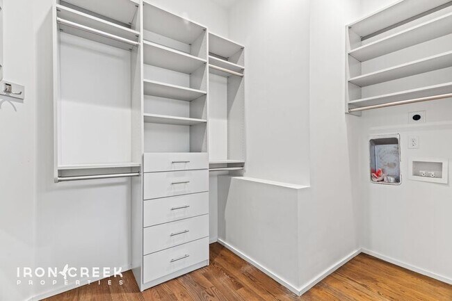 Building Photo - 54 Branning St
