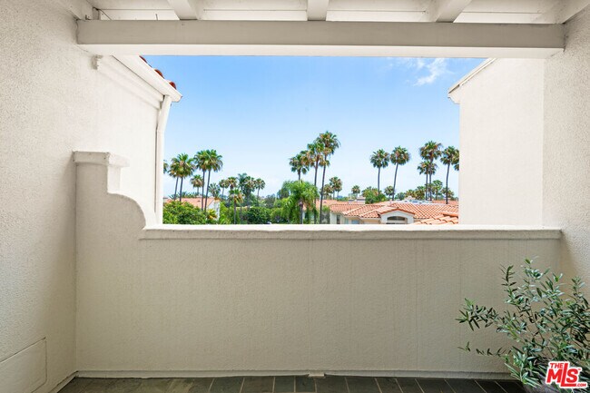 Building Photo - 6475 Zuma View Pl