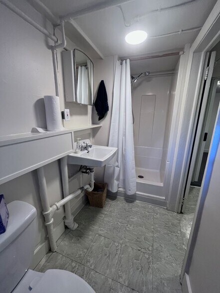 Building Photo - 221 Channing St NE