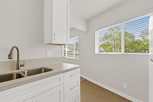 Building Photo - 10900 Santa Monica Blvd, prime Westwood!