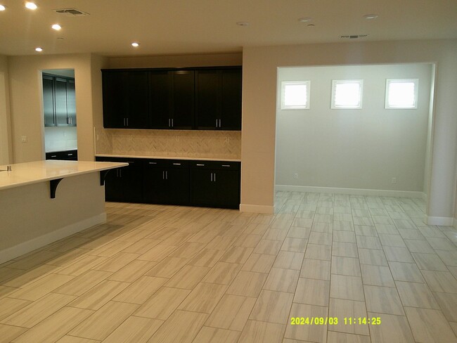 Building Photo - 700 Jasmine Ct