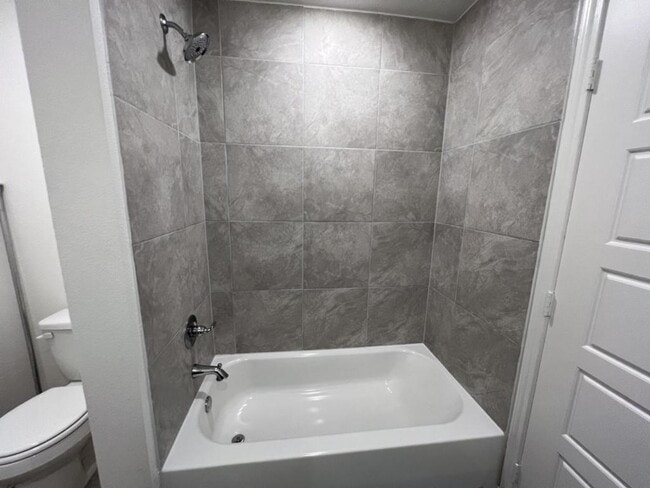 Building Photo - 113 Wind Ridge Dr