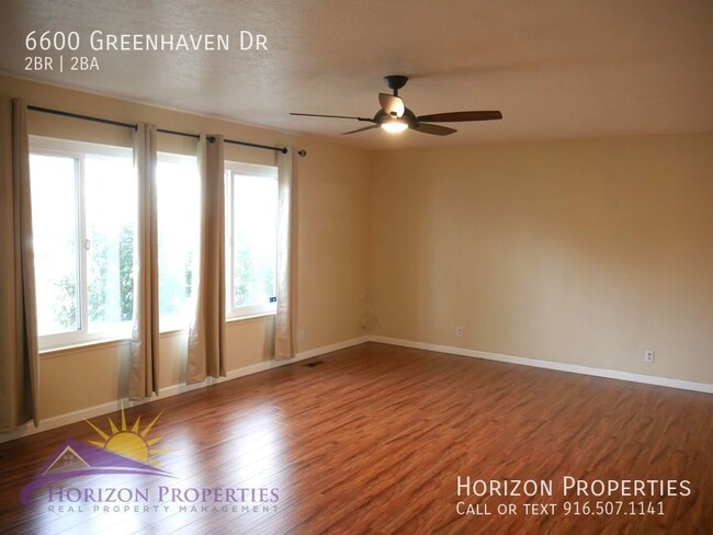 Building Photo - Cozy 2 Bed 2 Bath 1,864sqft Duplex in Gree...