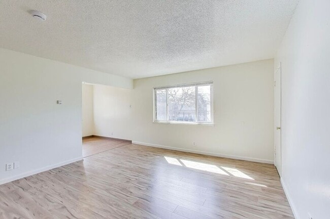 Building Photo - 5677 Hoffman Ct