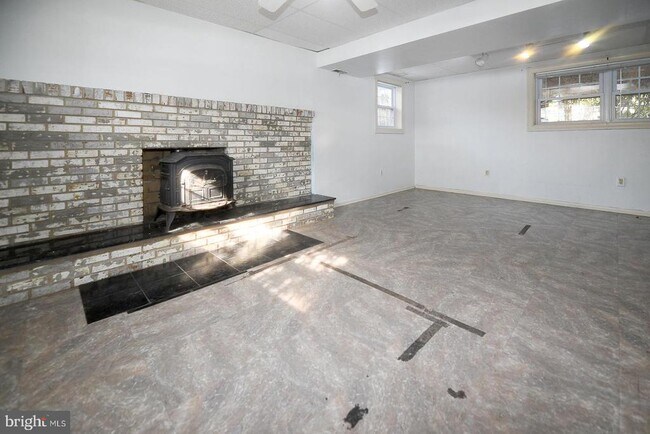 Building Photo - 1114 Ellingwood Dr