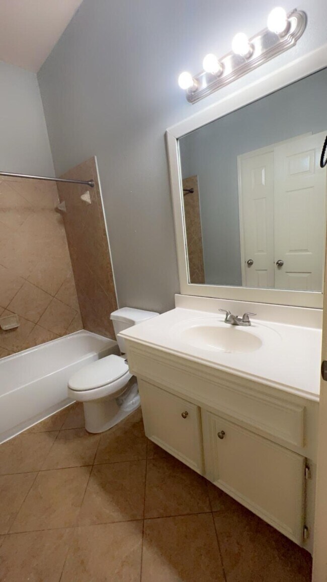 Building Photo - 11115 Pigeon Bluff Dr