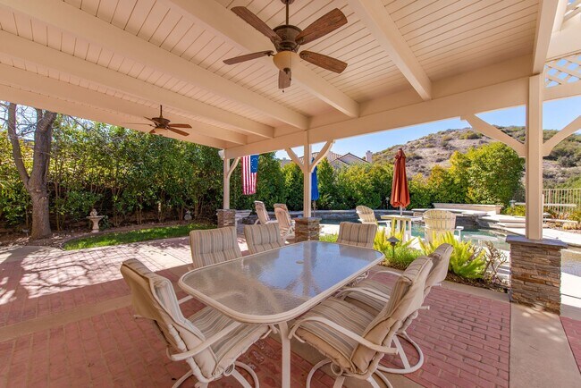 Building Photo - 2663 Yellowwood Dr