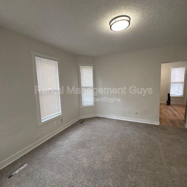 Building Photo - 2631 N Girard Ave