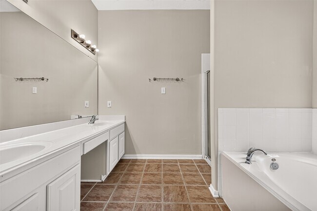 Building Photo - 12110 Laurel Ct