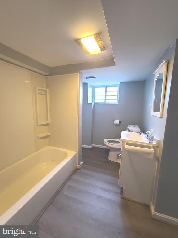 Building Photo - 1403 N Linwood Ave