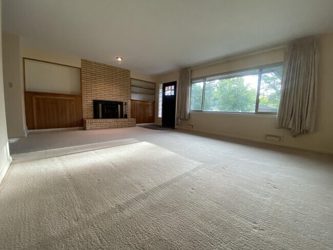 Building Photo - 1828 Beech Dr