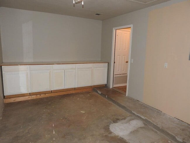 Building Photo - 440 Zebra Dr