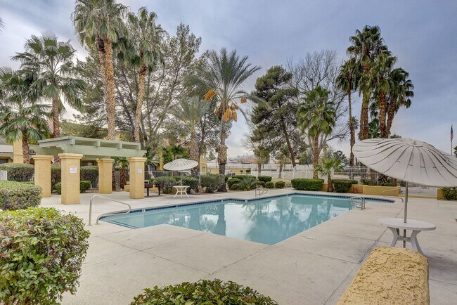 Building Photo - Charming 2 Bed 2 Bath!