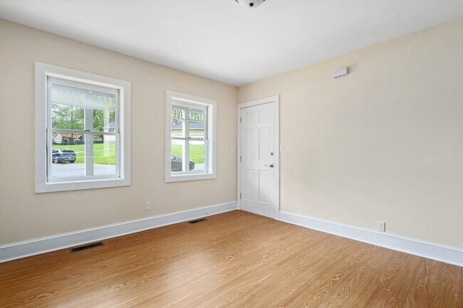 Building Photo - 136 Saratoga Ave