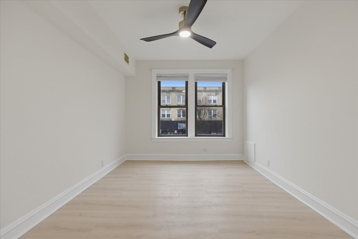 Building Photo - 4004 N Bell Ave