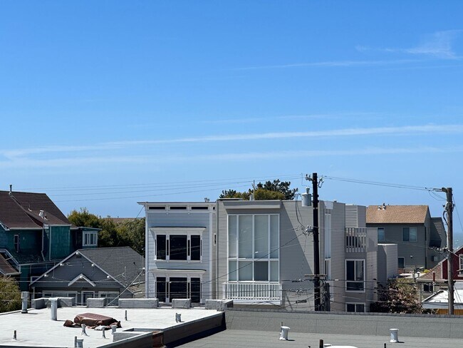 Building Photo - Lincoln Avenue Units