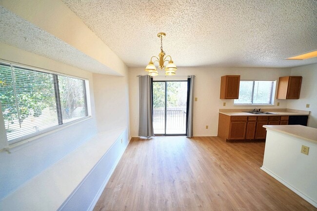 Building Photo - Move-in Ready Home Available in Converse -...