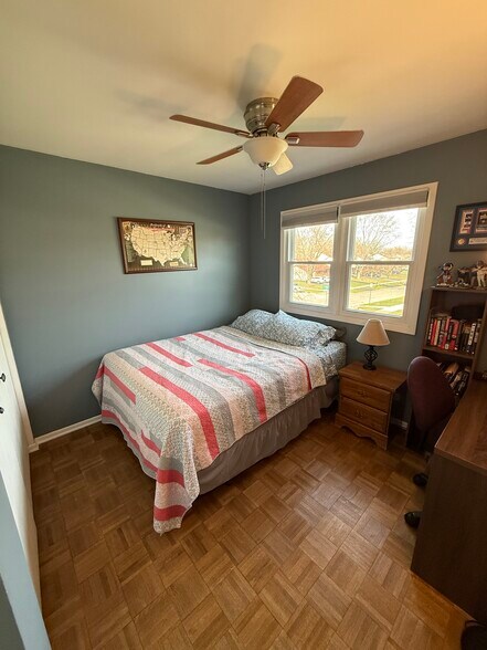 Building Photo - 7S478 Lynn Dr