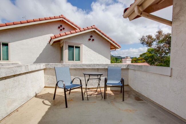 Building Photo - 3150 Avenida Topanga
