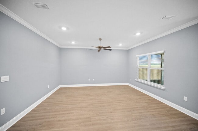 Building Photo - AVAILABLE IN NOVEMBER - Don't miss this op...