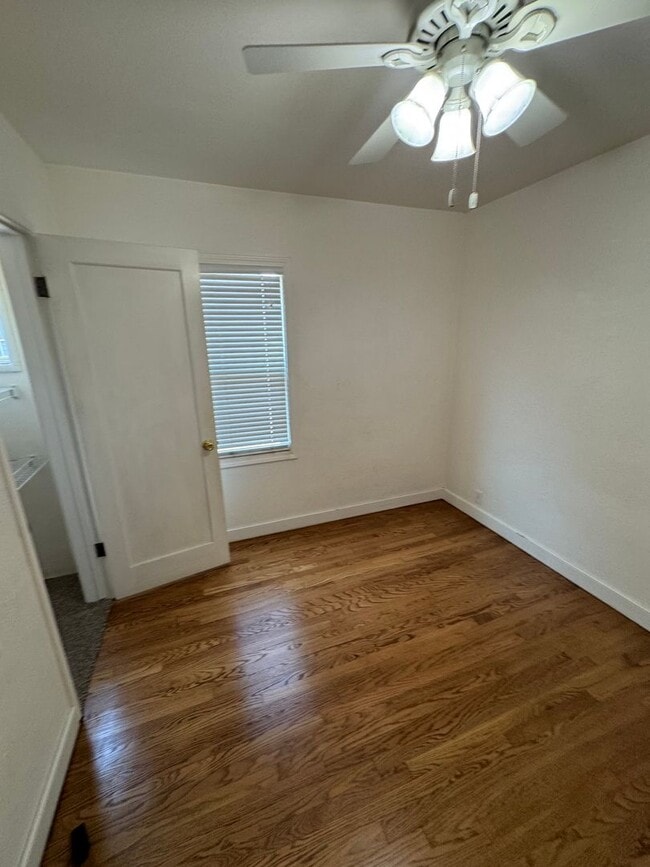 Building Photo - 1201 W Elm St