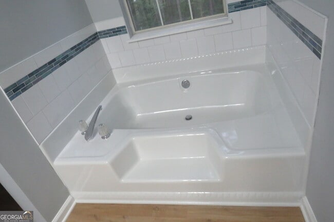 Building Photo - 2060 Bedford Ct