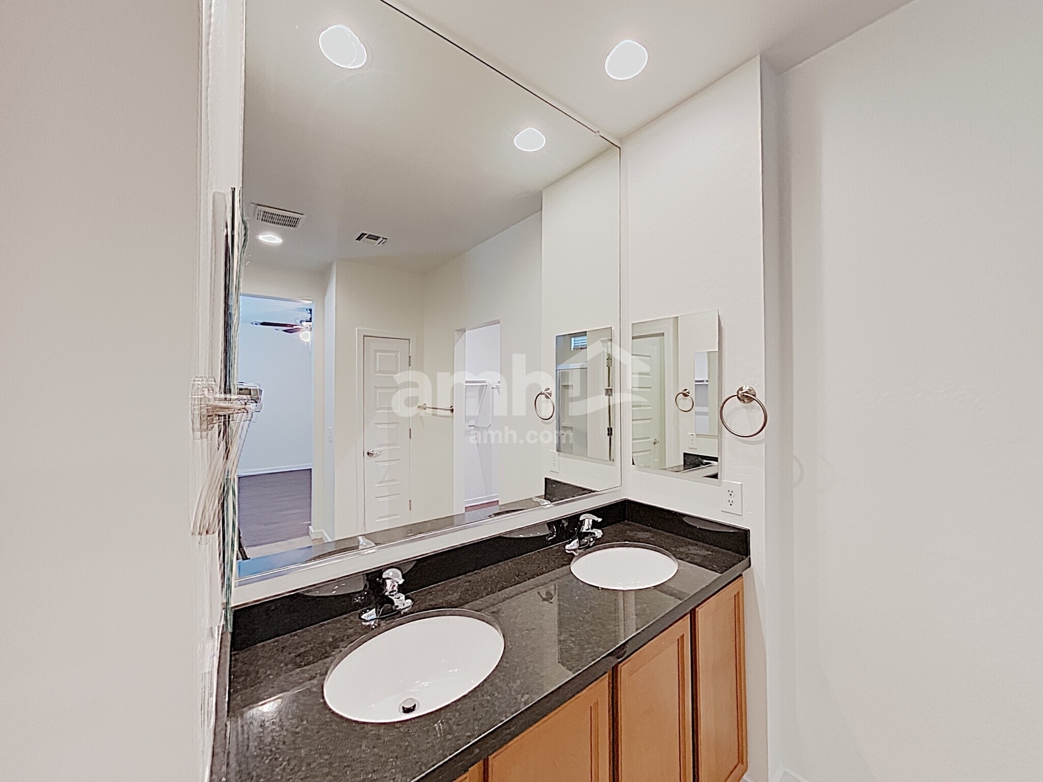 Building Photo - 492 W Tenia Trail