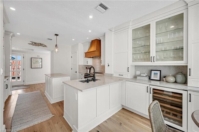 Building Photo - 5850 Pelican Bay Blvd