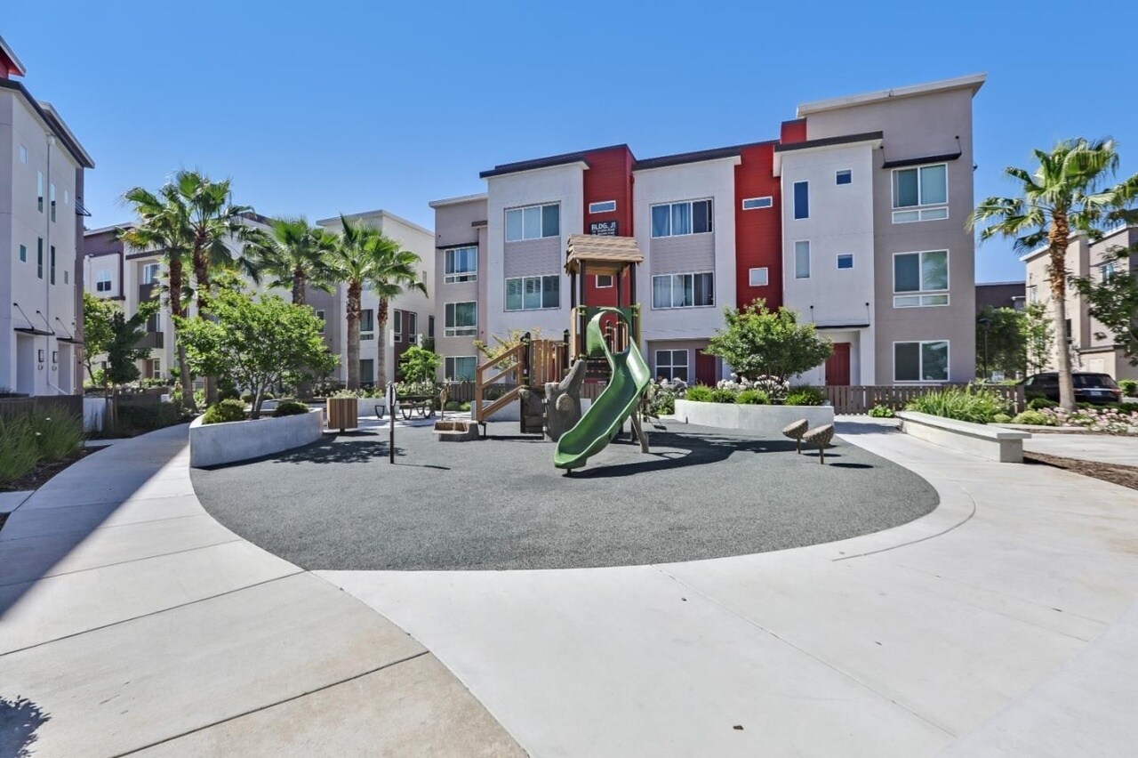 Building Photo - 5513 Great Oaks Pky