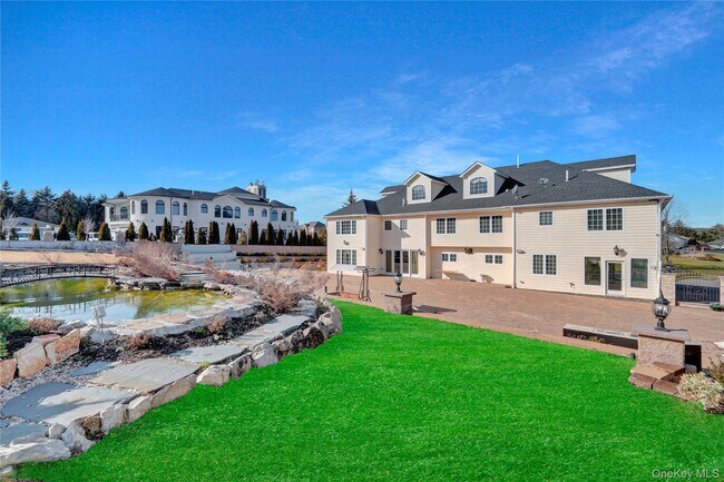 Building Photo - 120 Majestic Dr