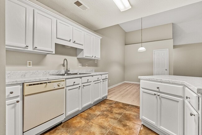 Building Photo - 7016 S Estacada Way