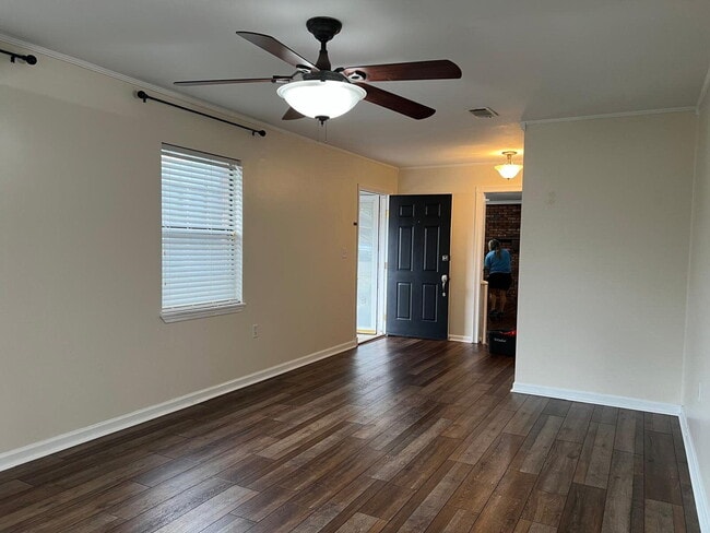 Building Photo - 723 Clark Dr
