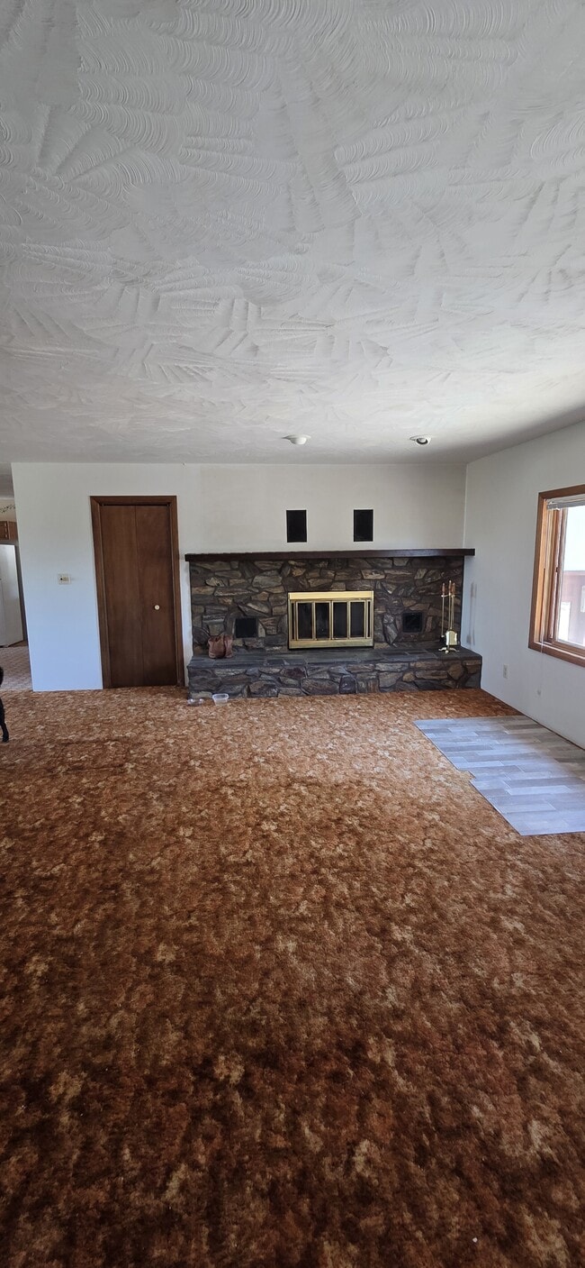 Building Photo - 221 Cactus Dr