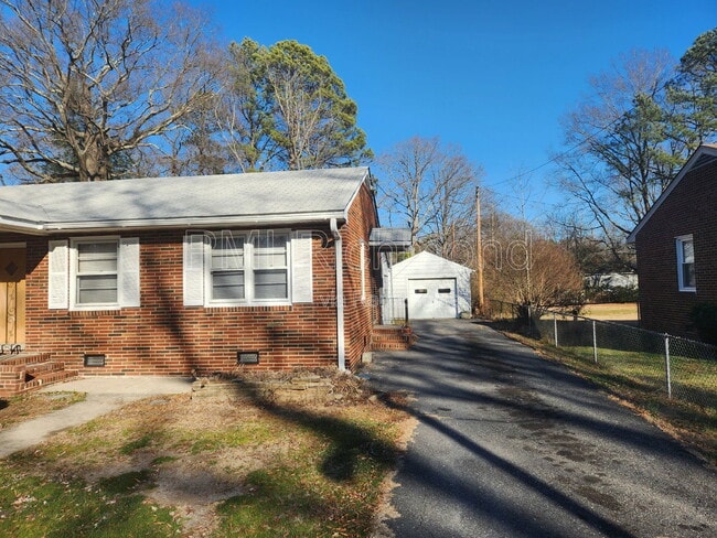 Building Photo - 831 Newkirk Dr