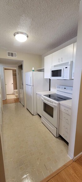 Kitchen area - 10450 SW 157th Ct