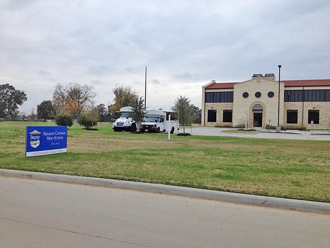 Building Photo - 4407 Greenleaf Dr