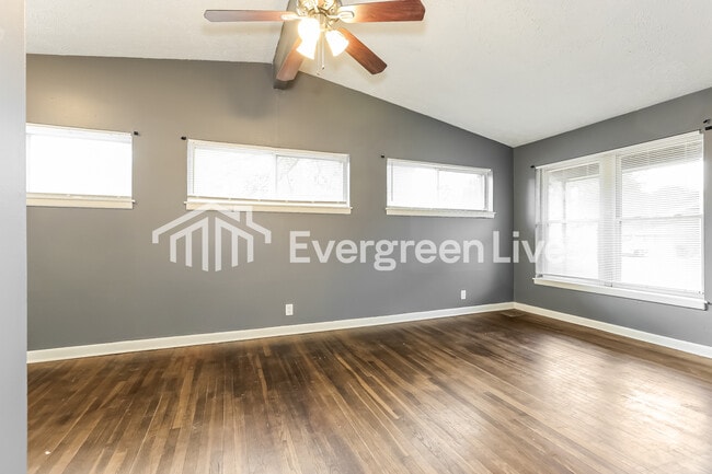 Building Photo - 94 Broadmoor Dr