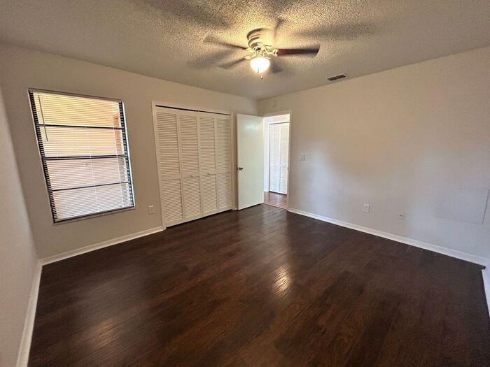 Building Photo - 11063 Ronda St